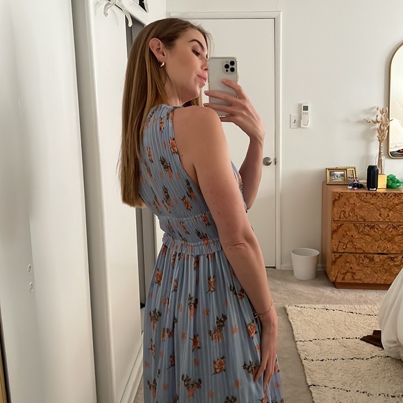 ASTR Floral Dress - Picture 4 of 7